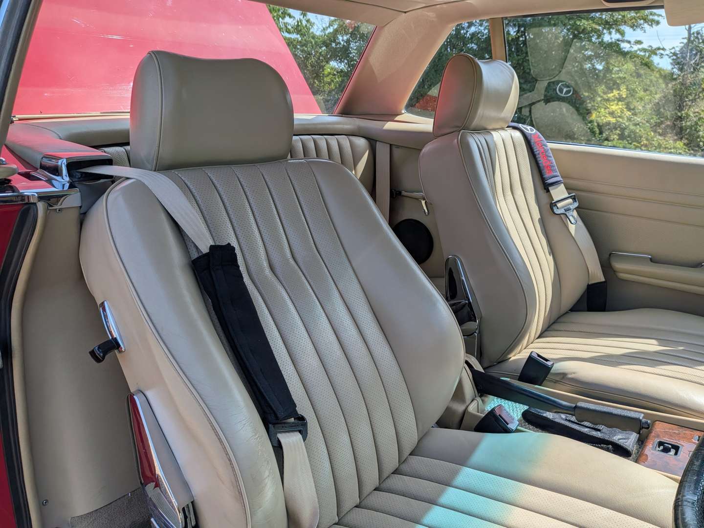 <p>1989 MERCEDES 300SL R107 AUTO</p>