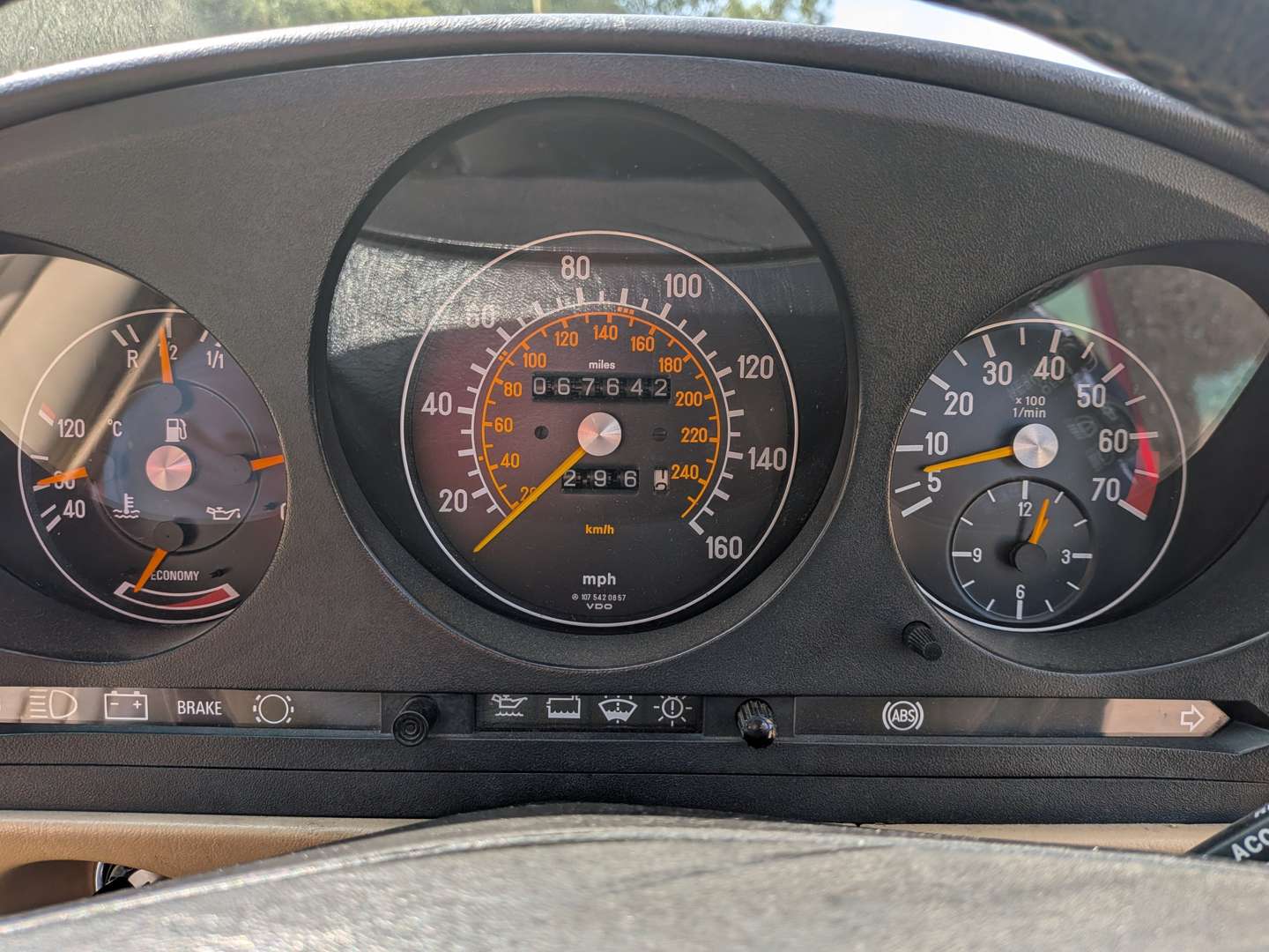 <p>1989 MERCEDES 300SL R107 AUTO</p>