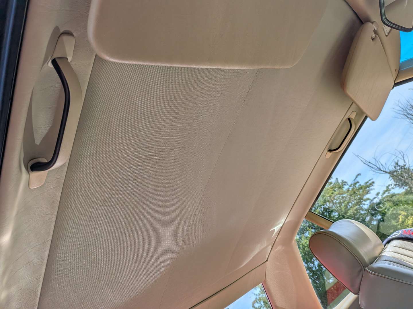 <p>1989 MERCEDES 300SL R107 AUTO</p>