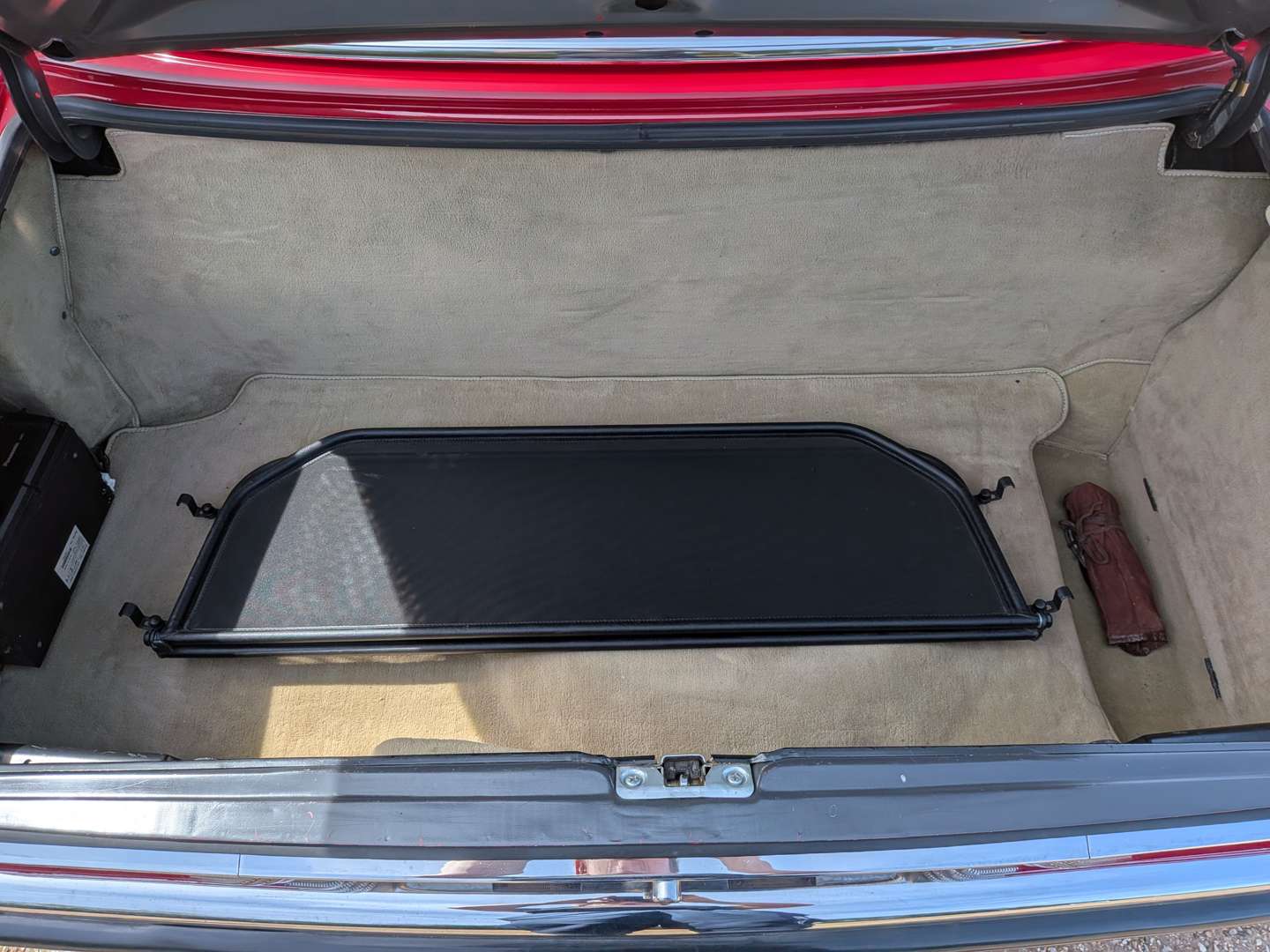 <p>1989 MERCEDES 300SL R107 AUTO</p>