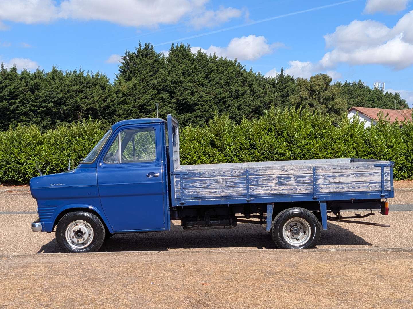<p>1973 FORD TRANSIT MKI PICK-UP</p>
