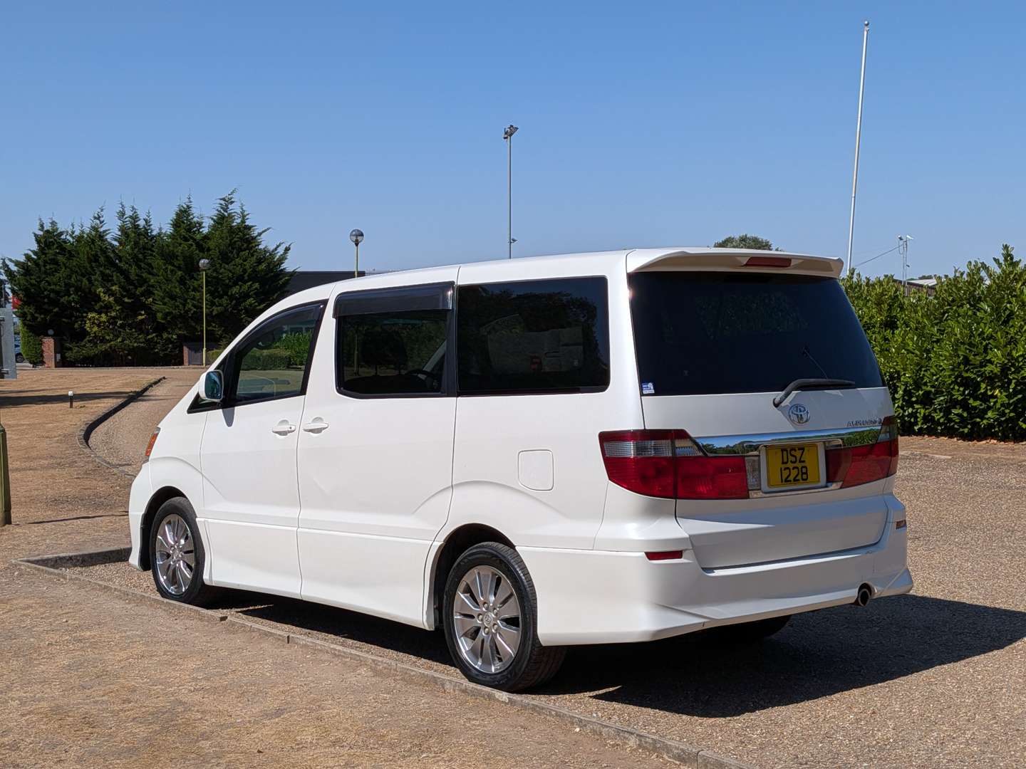 <p>2003 TOYOTA ALPHARD</p>