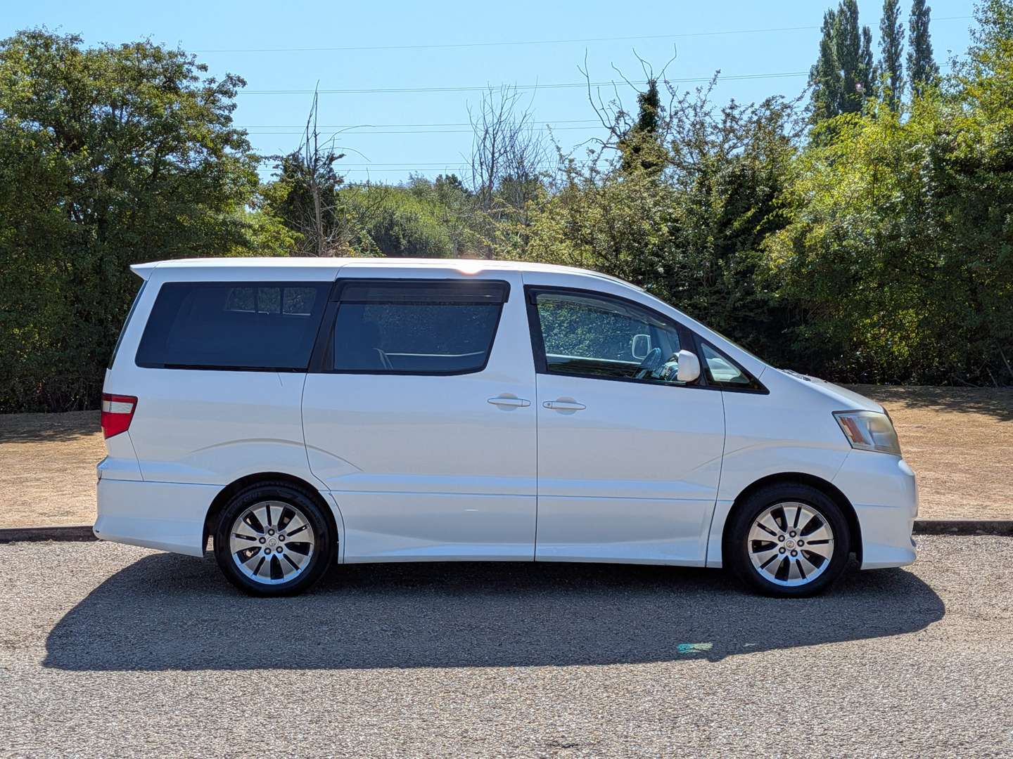 <p>2003 TOYOTA ALPHARD</p>