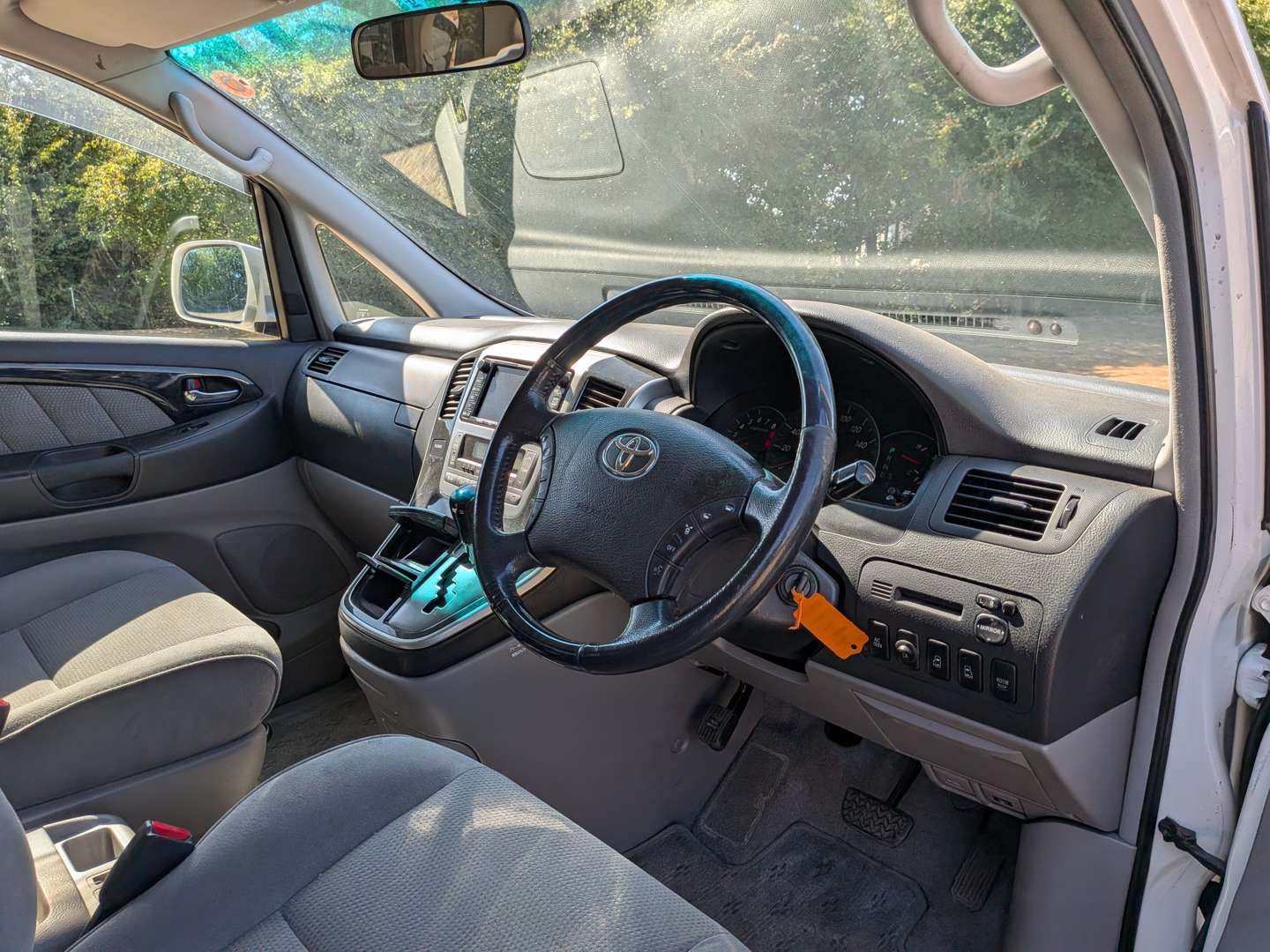 <p>2003 TOYOTA ALPHARD</p>