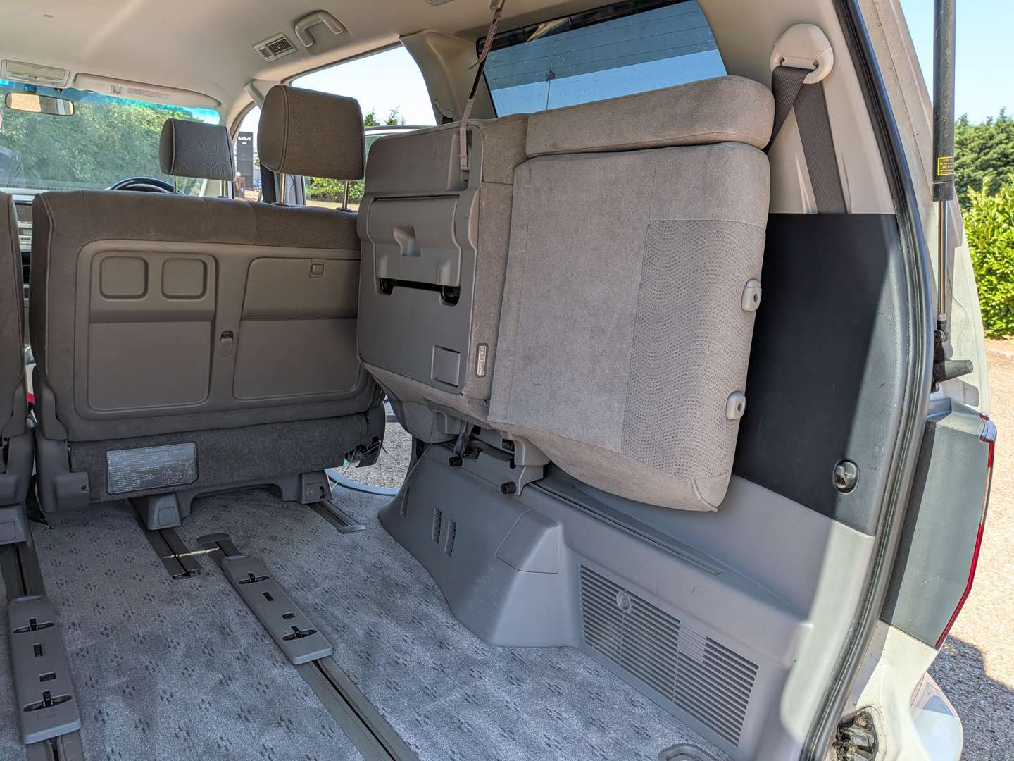 <p>2003 TOYOTA ALPHARD</p>