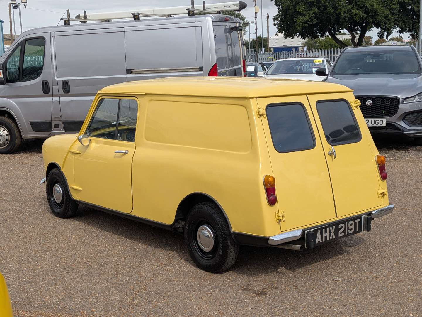 <p>1979 AUSTIN MINI 850 VAN</p>
