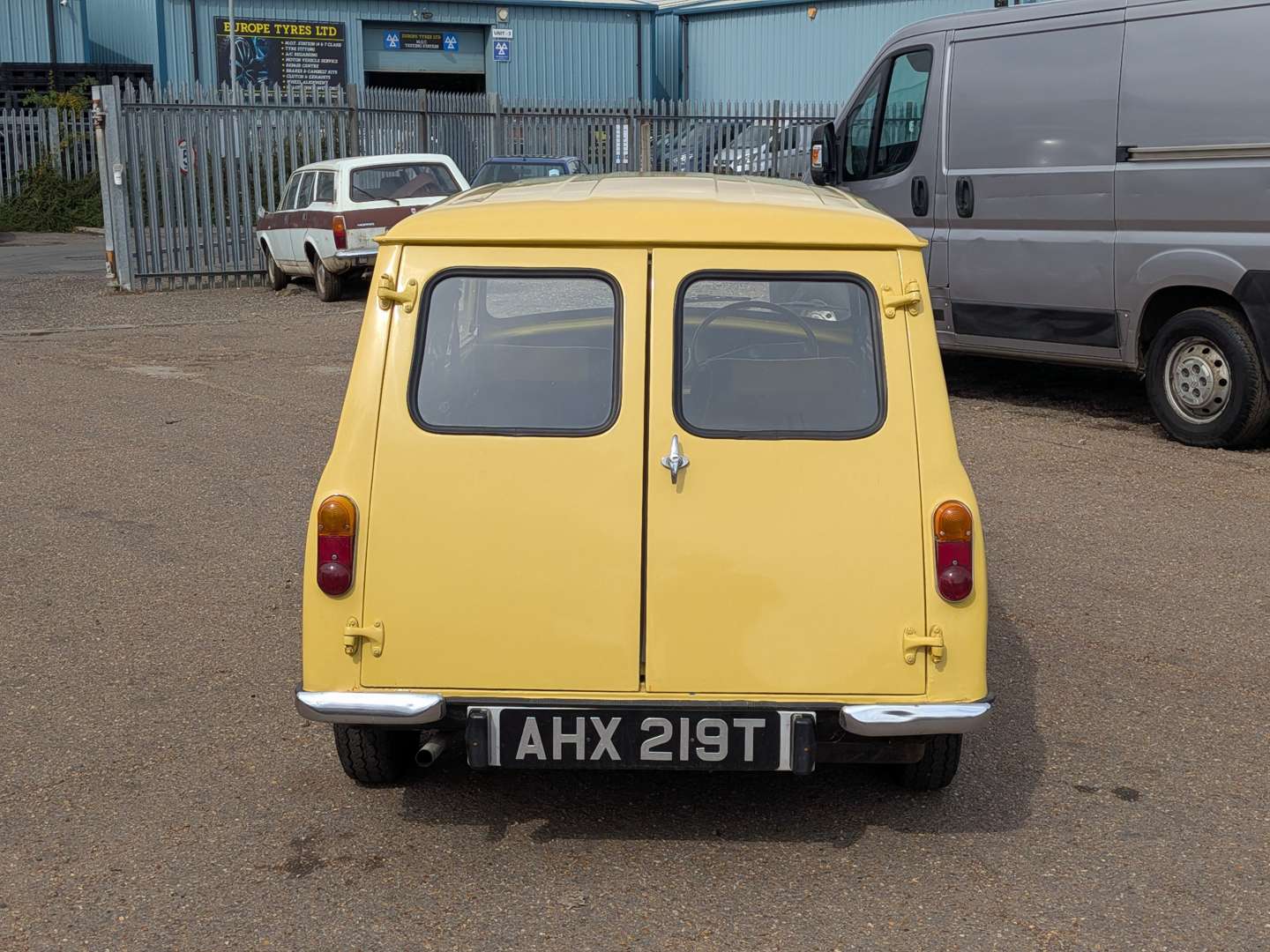 <p>1979 AUSTIN MINI 850 VAN</p>