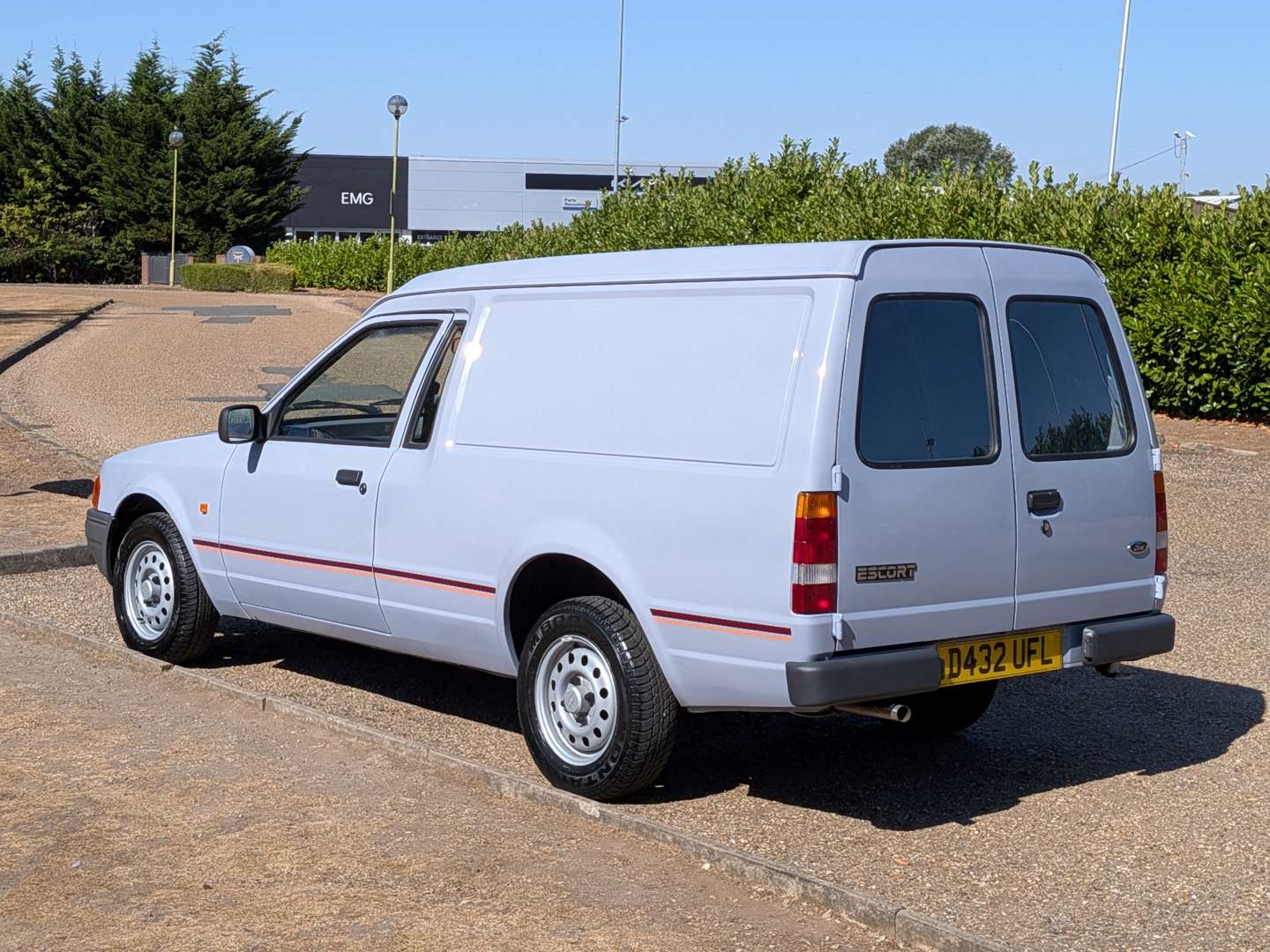 <p>1986 FORD ESCORT 55 VAN</p>
