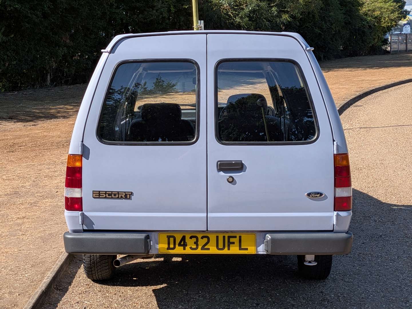 <p>1986 FORD ESCORT 55 VAN</p>