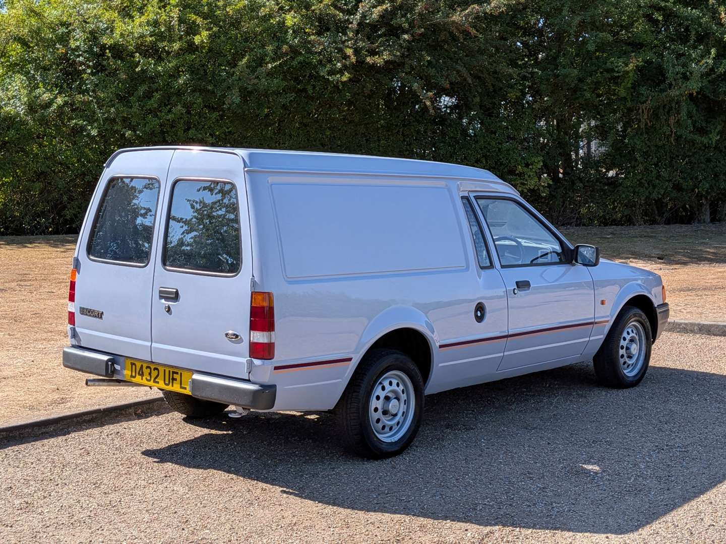 <p>1986 FORD ESCORT 55 VAN</p>