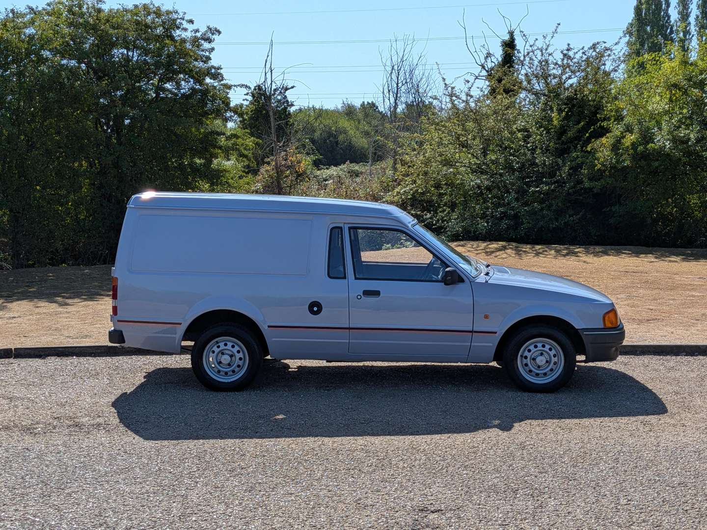 <p>1986 FORD ESCORT 55 VAN</p>
