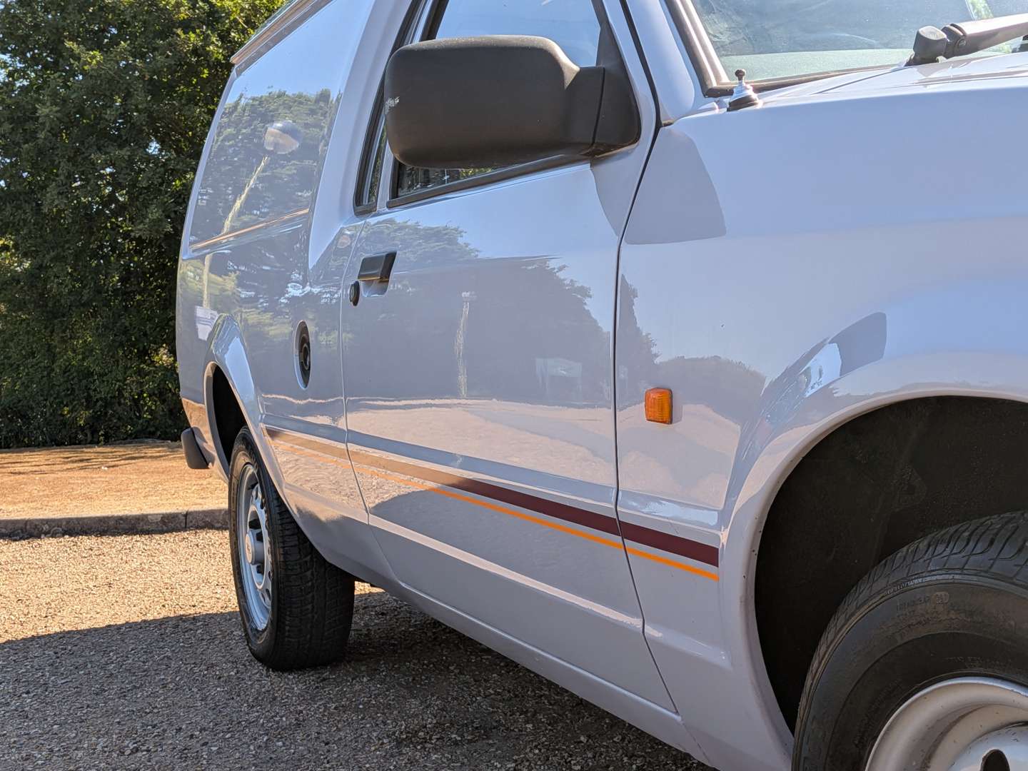 <p>1986 FORD ESCORT 55 VAN</p>