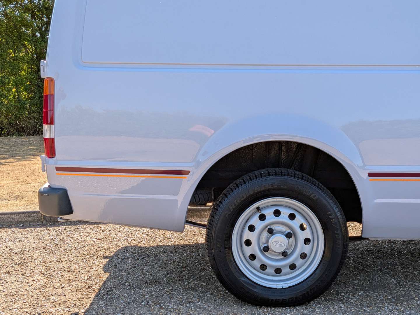 <p>1986 FORD ESCORT 55 VAN</p>