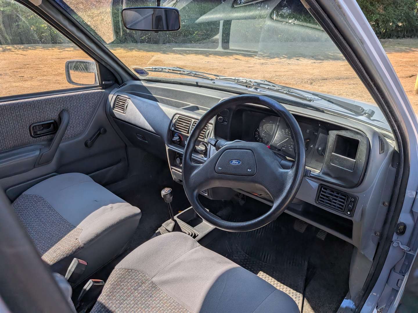 <p>1986 FORD ESCORT 55 VAN</p>