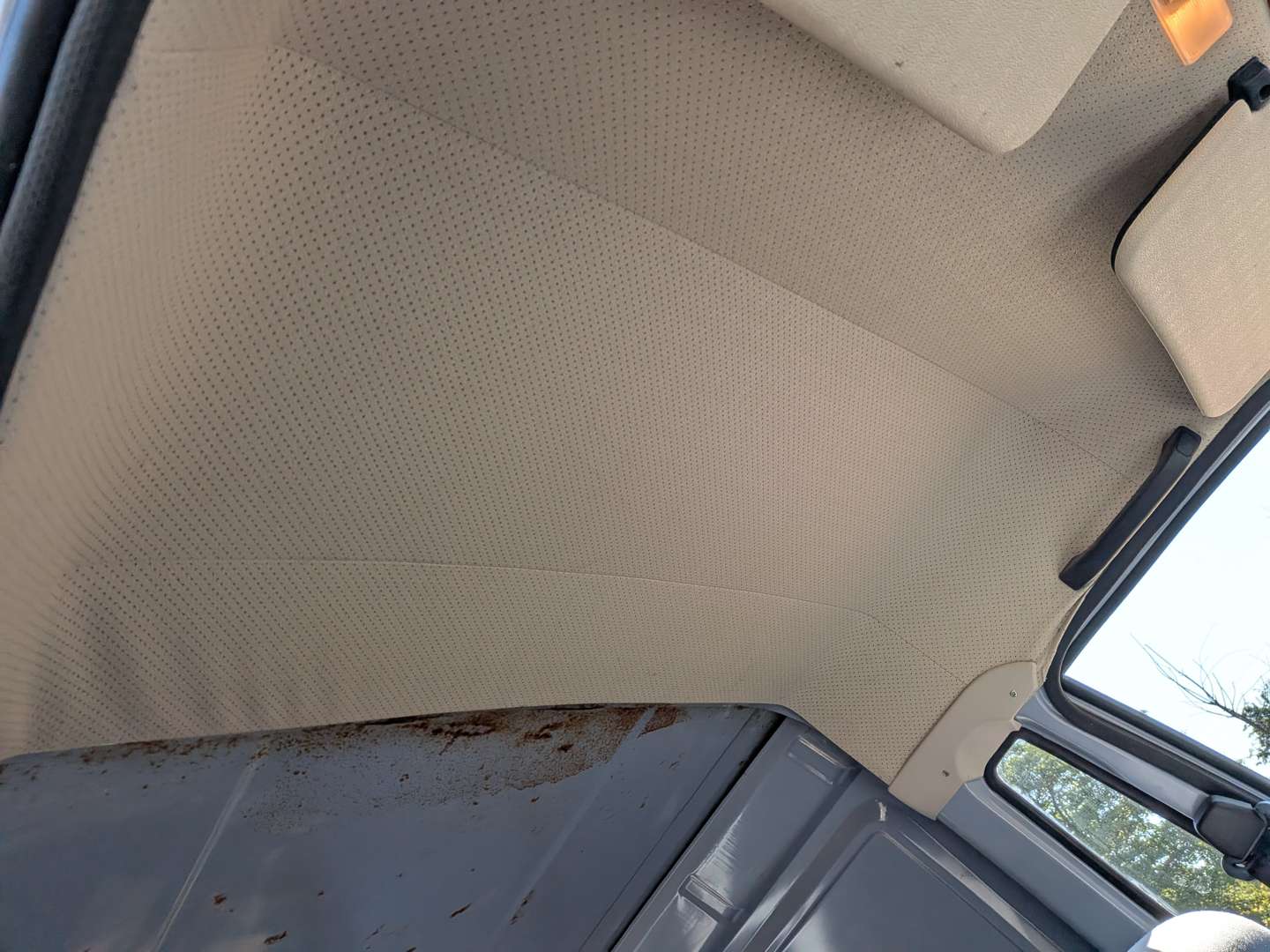 <p>1986 FORD ESCORT 55 VAN</p>