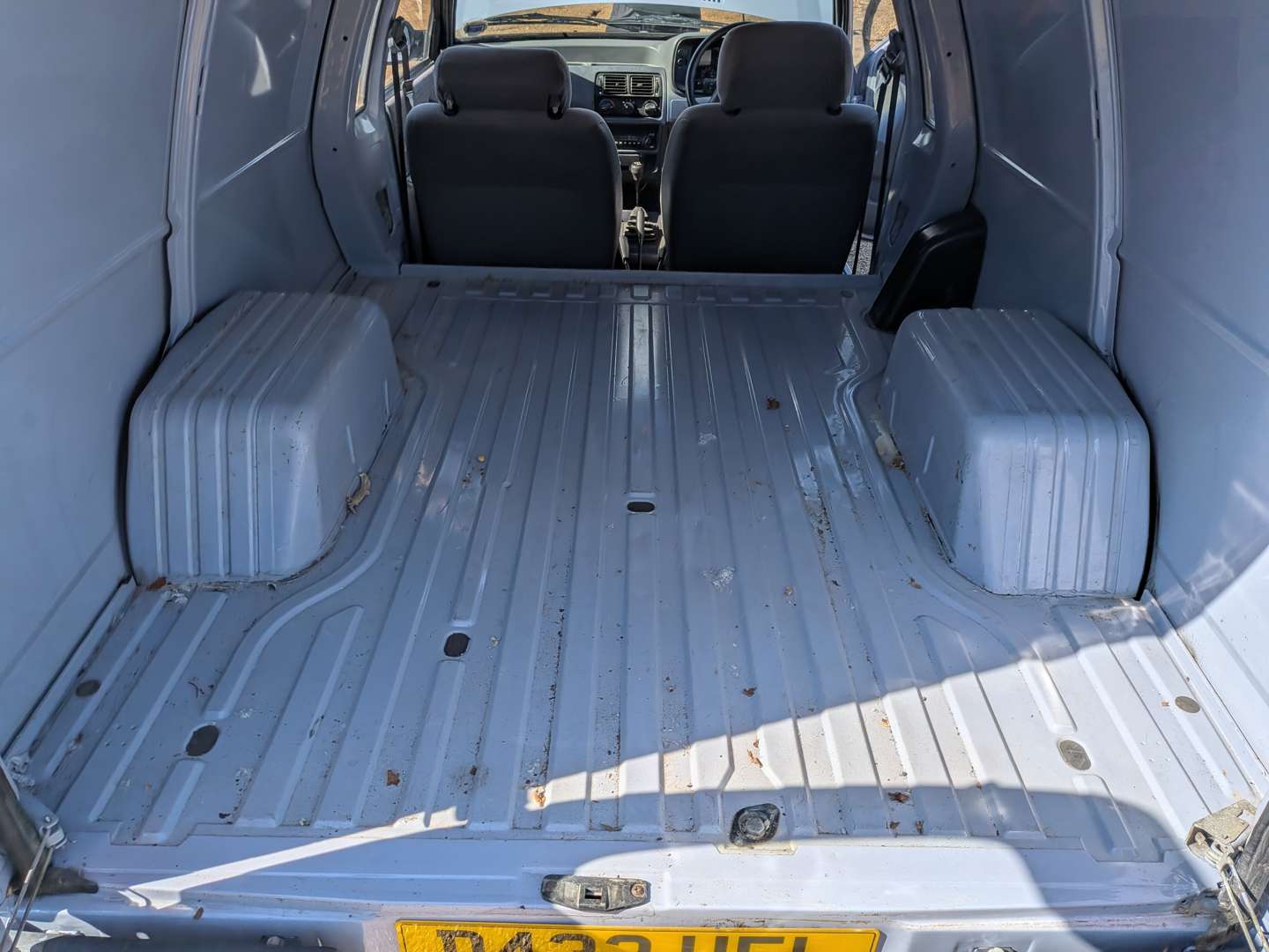 <p>1986 FORD ESCORT 55 VAN</p>
