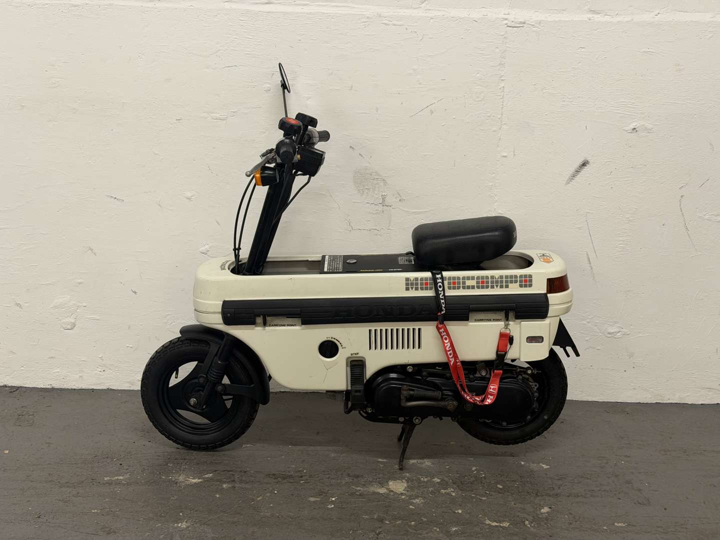 <p>1981 HONDA MOTOCOMPO</p>