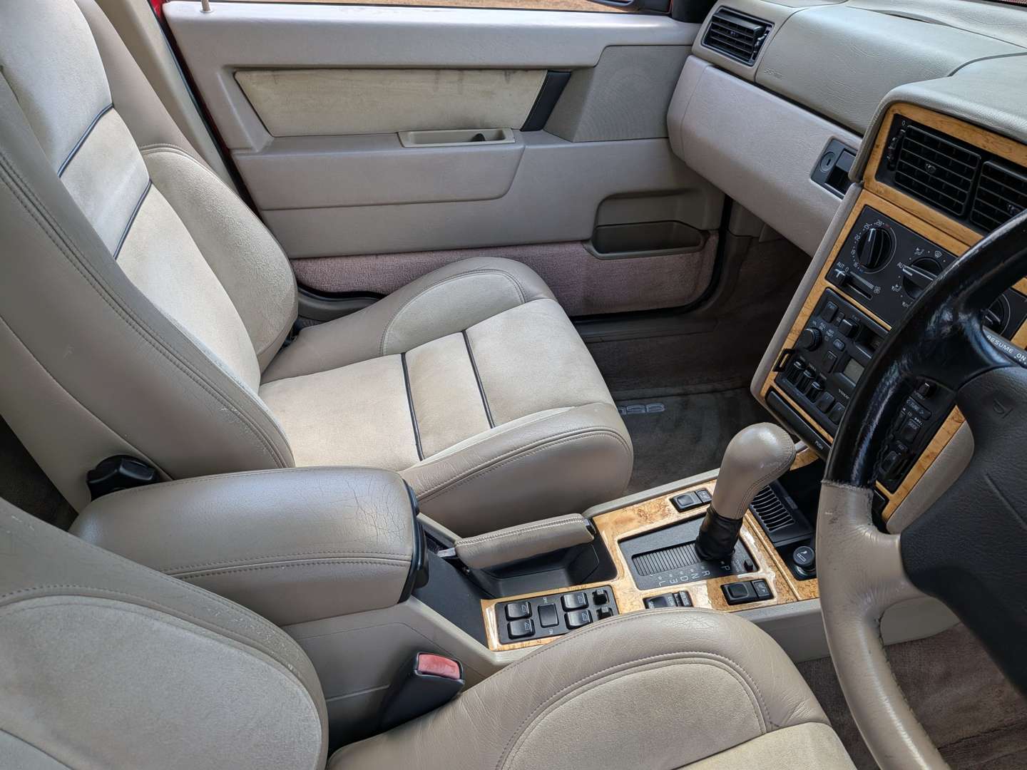 <p>1996 VOLVO 850R</p>