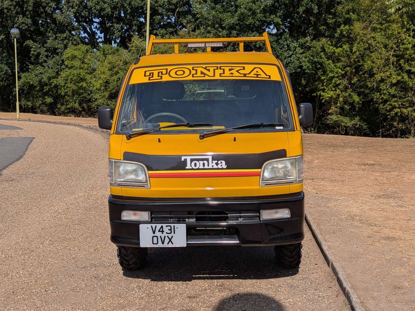 <p>2000 DAIHATSU HI-JET 4X4 SCISSOR LIFT AND TIPPER</p>