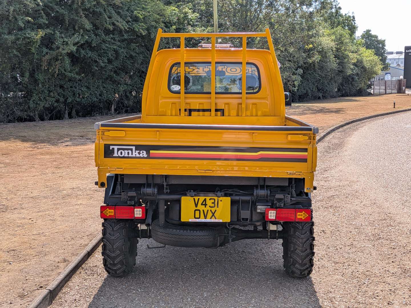 <p>2000 DAIHATSU HI-JET 4X4 SCISSOR LIFT AND TIPPER</p>