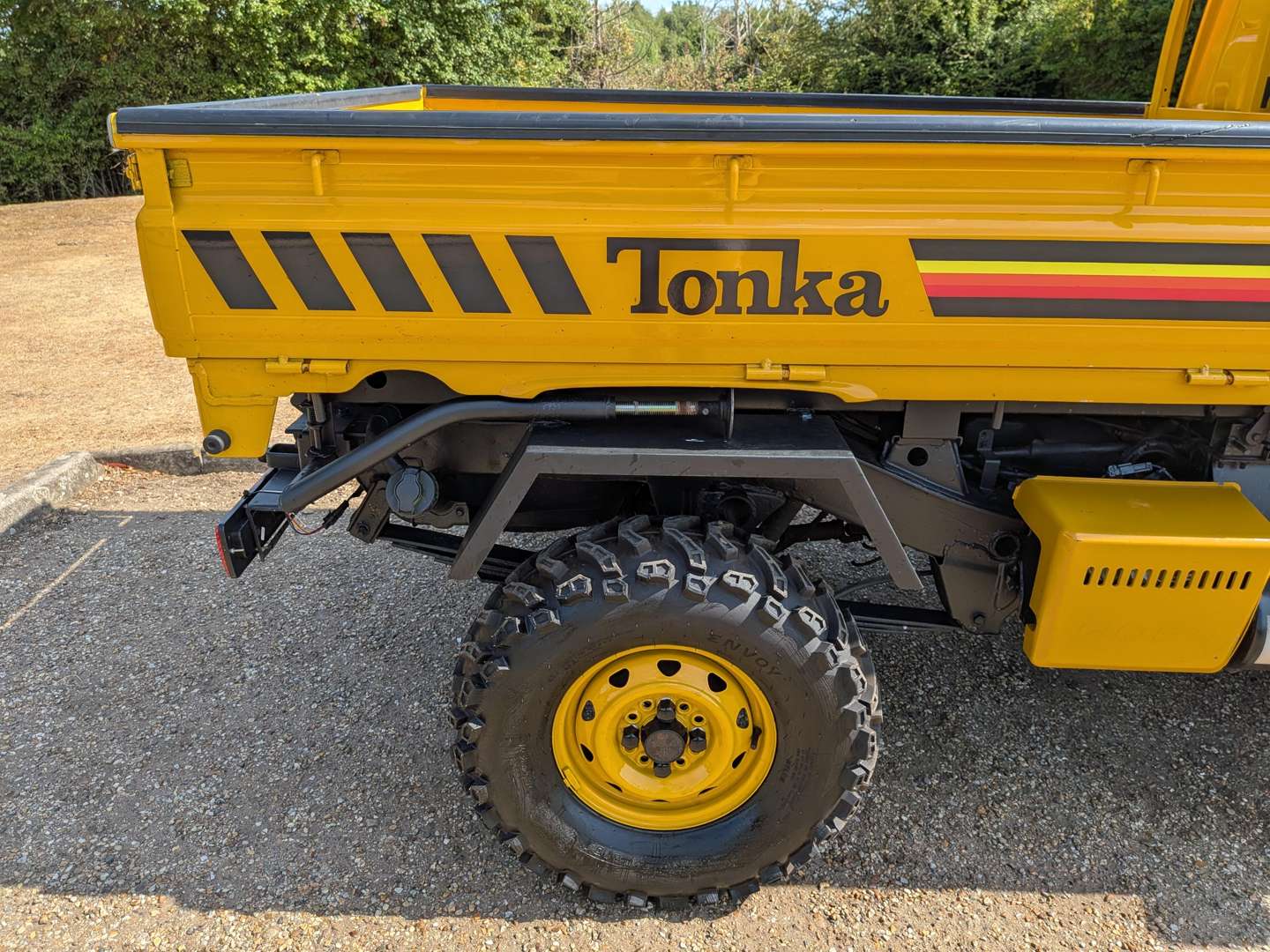 <p>2000 DAIHATSU HI-JET 4X4 SCISSOR LIFT AND TIPPER</p>