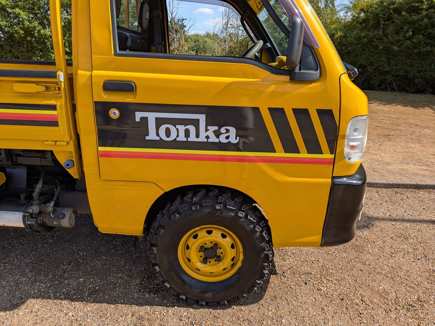 <p>2000 DAIHATSU HI-JET 4X4 SCISSOR LIFT AND TIPPER</p>