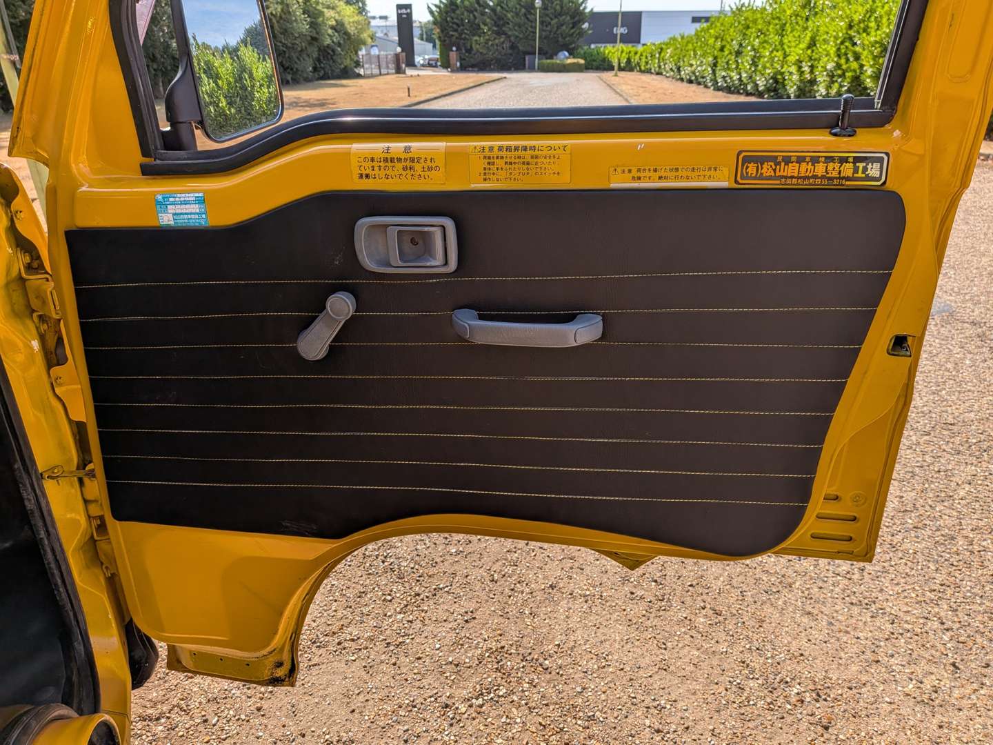 <p>2000 DAIHATSU HI-JET 4X4 SCISSOR LIFT AND TIPPER</p>