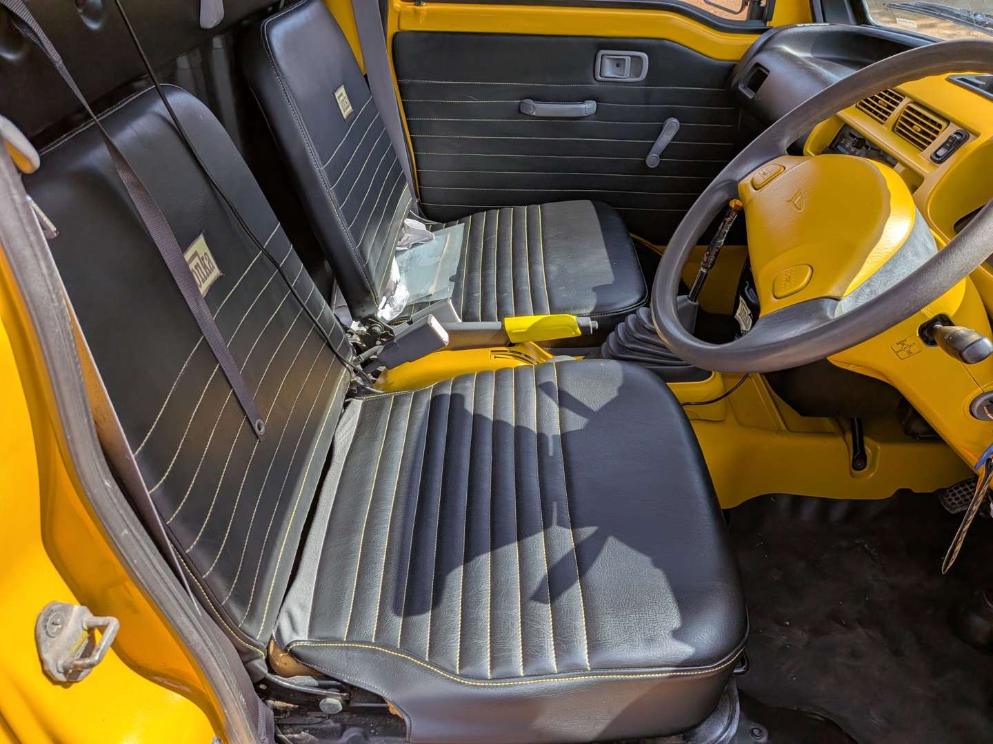<p>2000 DAIHATSU HI-JET 4X4 SCISSOR LIFT AND TIPPER</p>