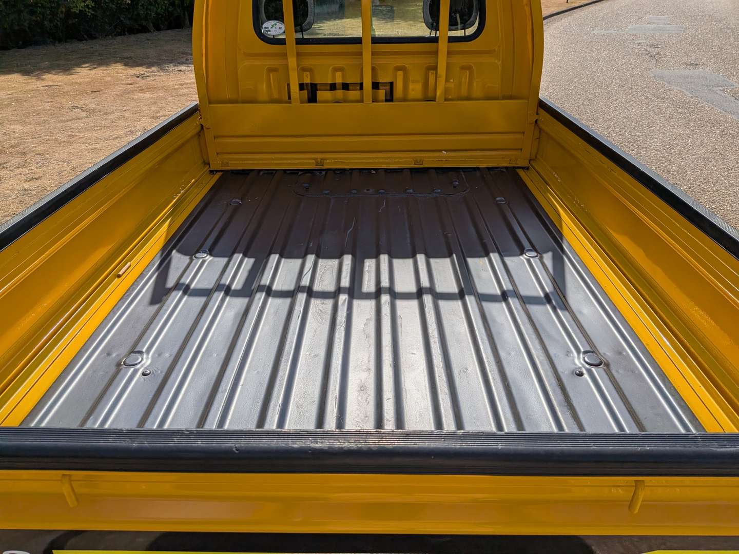 <p>2000 DAIHATSU HI-JET 4X4 SCISSOR LIFT AND TIPPER</p>