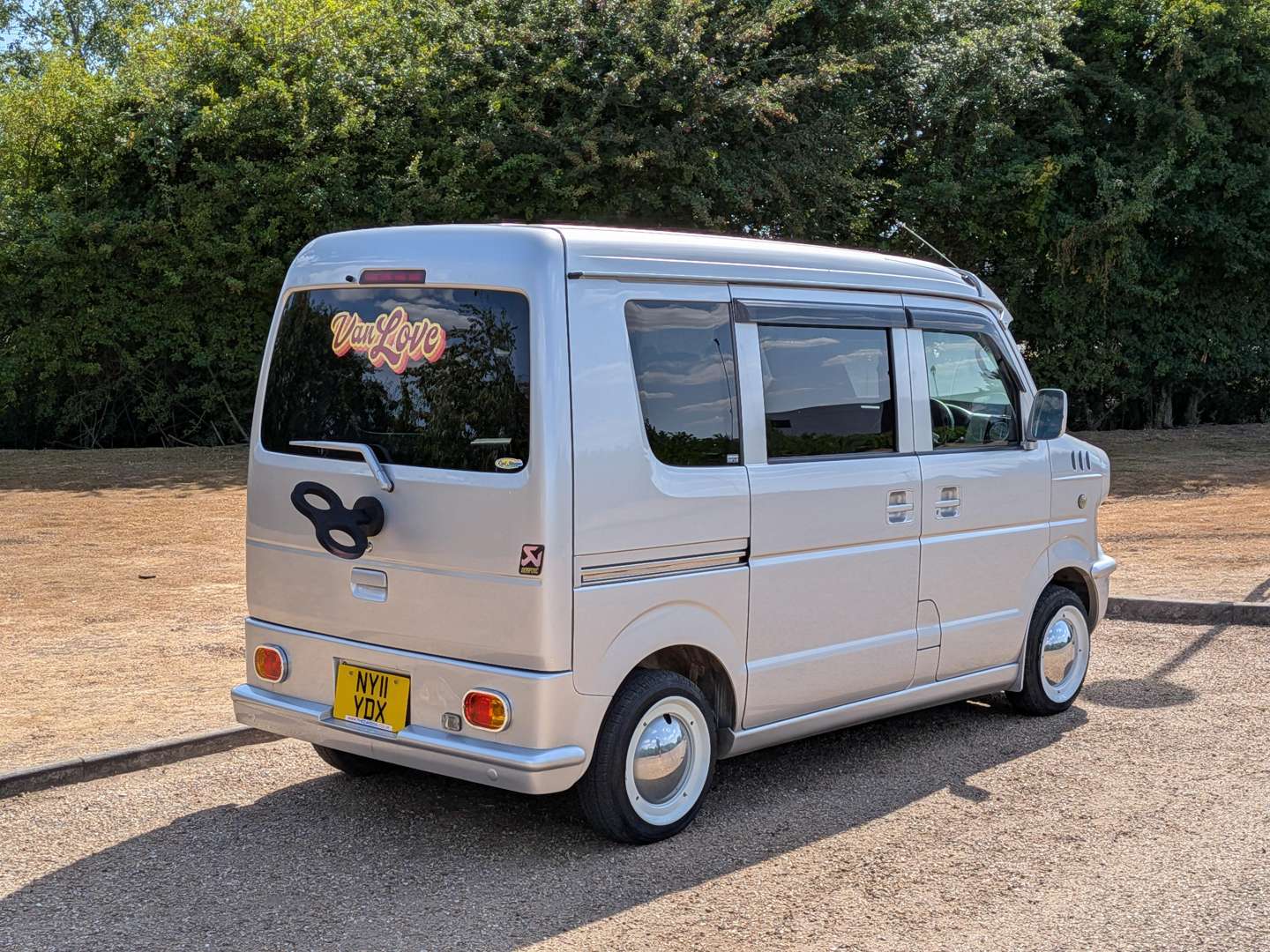 <p>2011 SUZUKI EVERY MINI RETRO CAMPER</p>