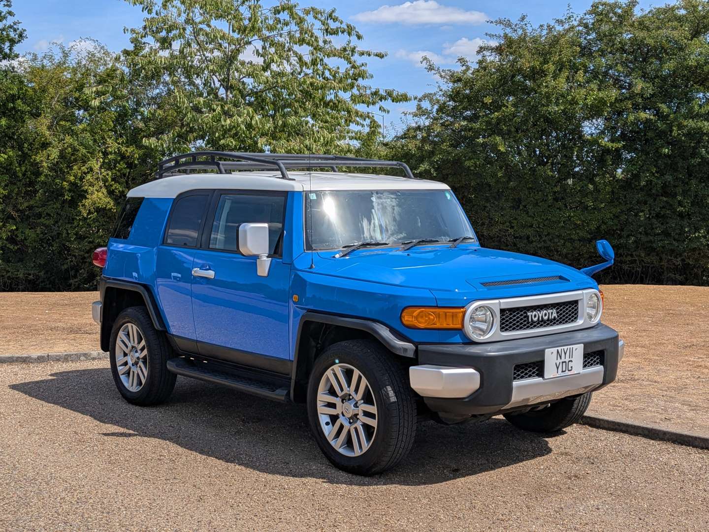 <p>2011 TOYOTA LAND CRUISER FJ</p>