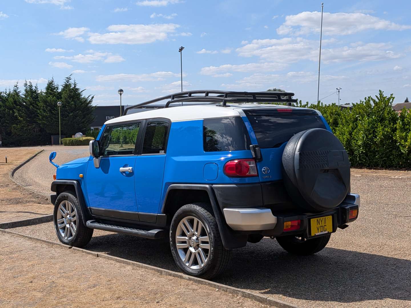 <p>2011 TOYOTA LAND CRUISER FJ</p>