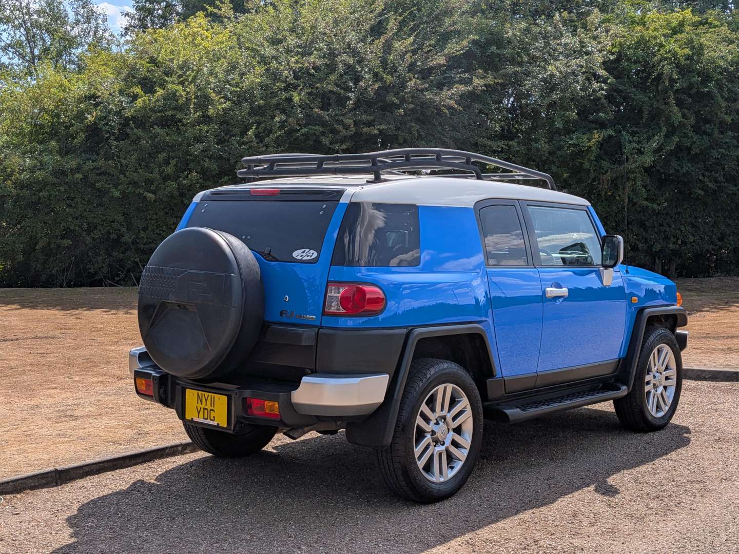<p>2011 TOYOTA LAND CRUISER FJ</p>