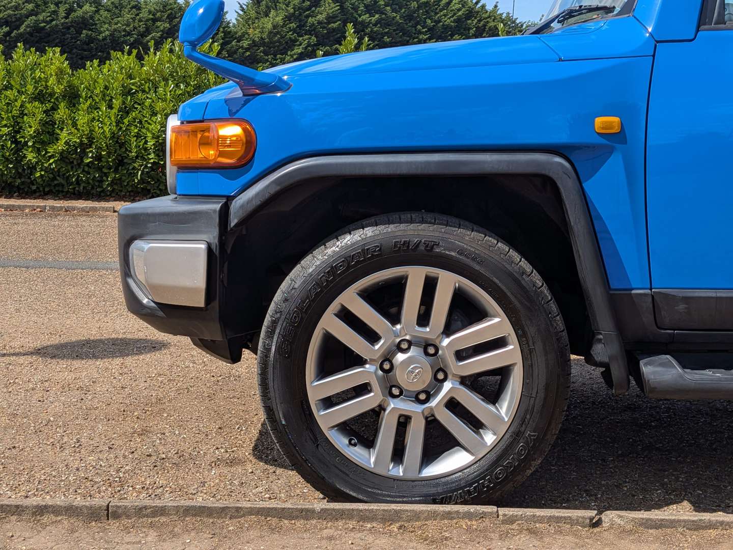 <p>2011 TOYOTA LAND CRUISER FJ</p>