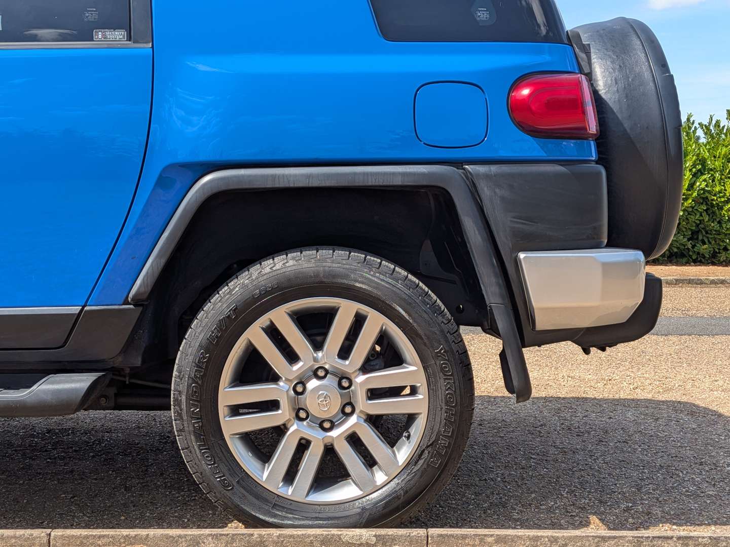 <p>2011 TOYOTA LAND CRUISER FJ</p>