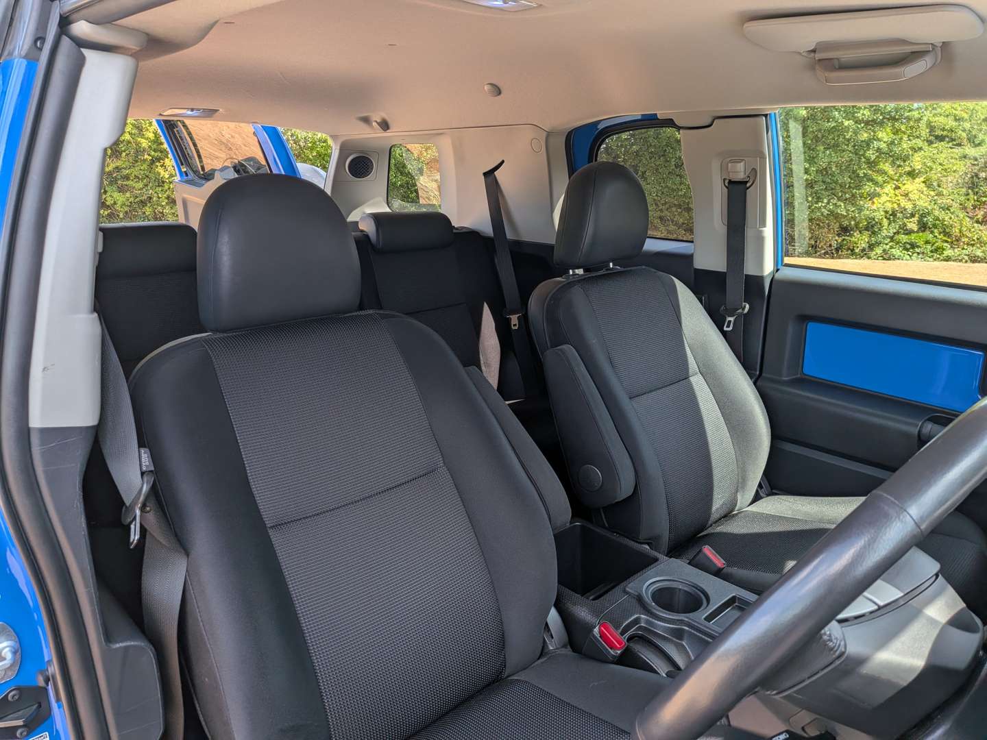 <p>2011 TOYOTA LAND CRUISER FJ</p>