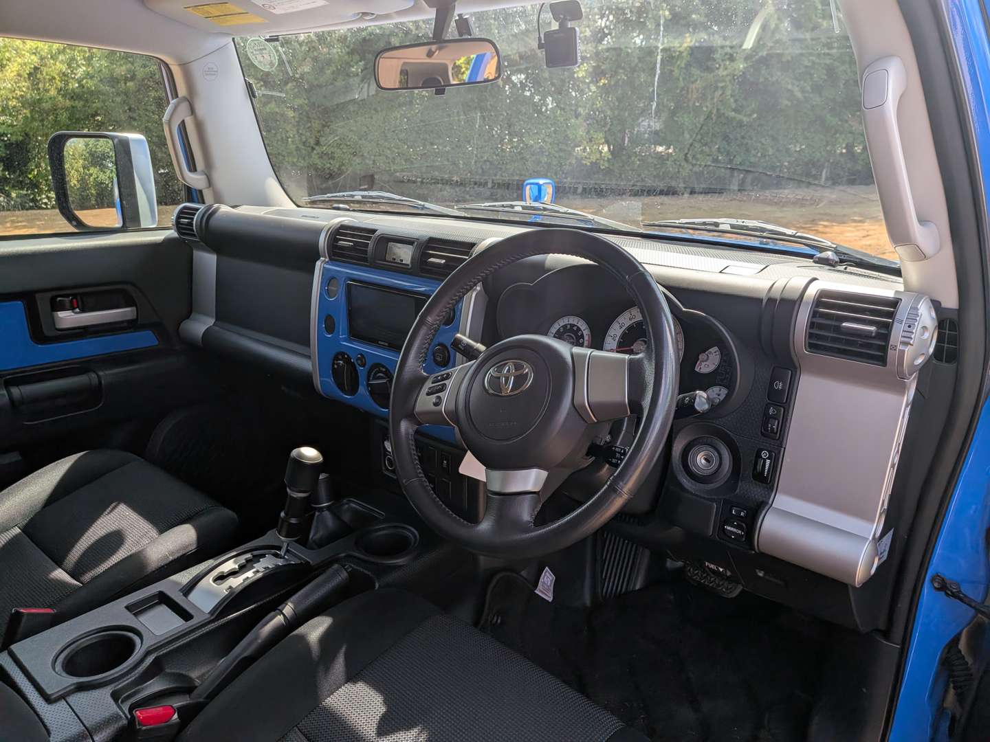 <p>2011 TOYOTA LAND CRUISER FJ</p>