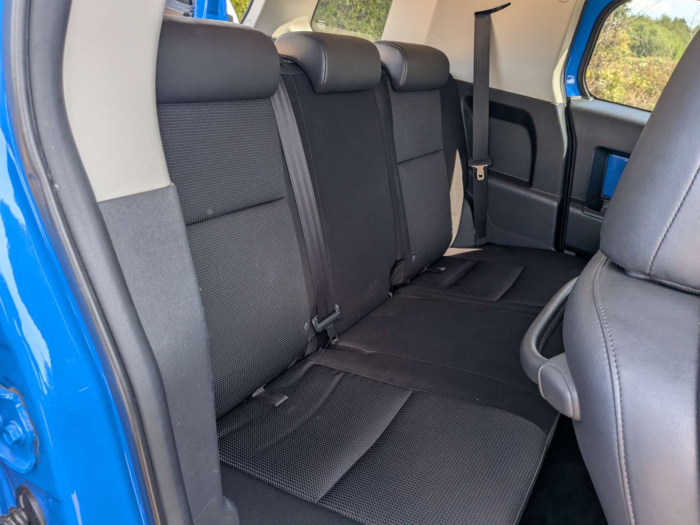 <p>2011 TOYOTA LAND CRUISER FJ</p>