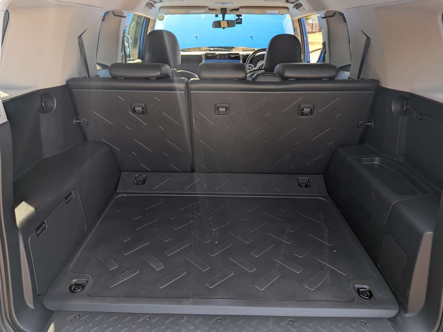 <p>2011 TOYOTA LAND CRUISER FJ</p>