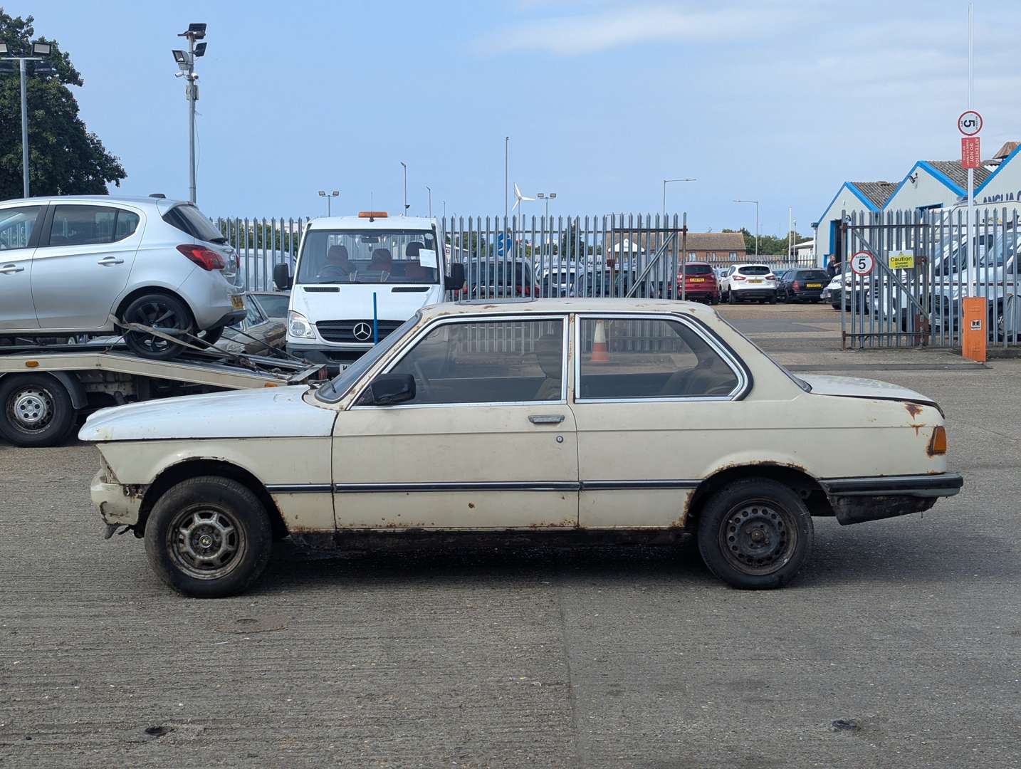 <p>1980 BMW 316 E21</p>