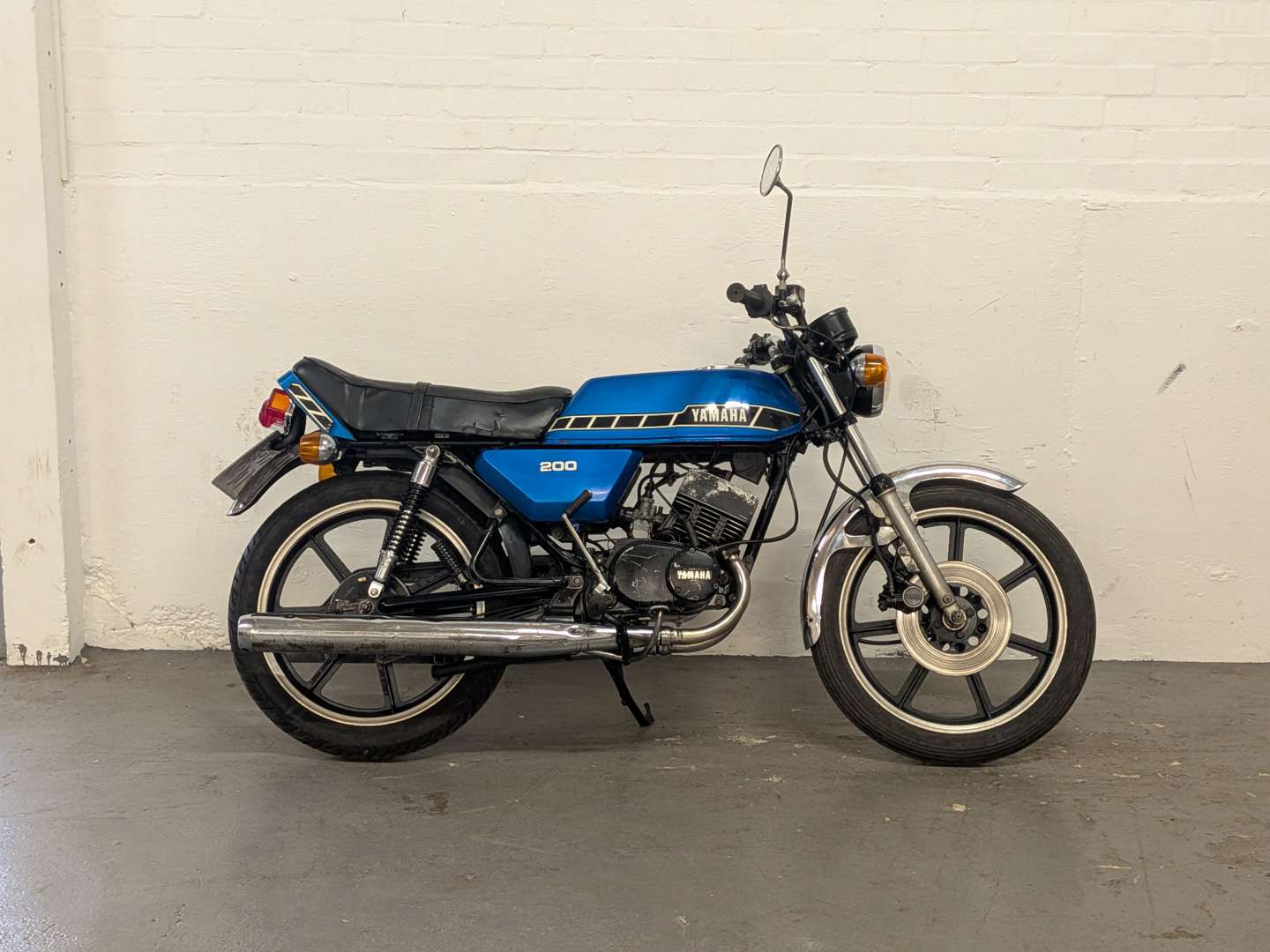 <p>1980 YAMAHA RD200</p>