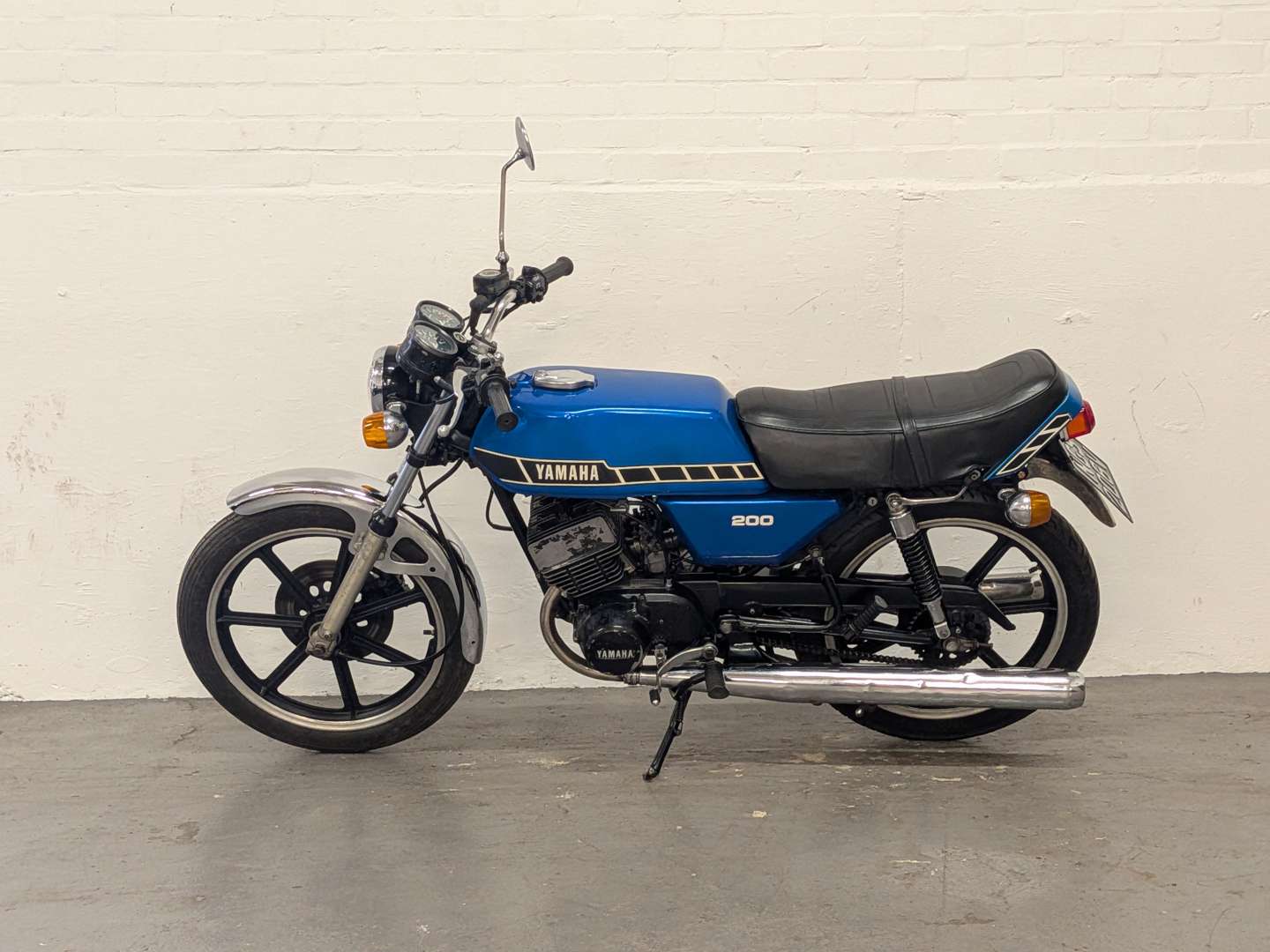 <p>1980 YAMAHA RD200</p>