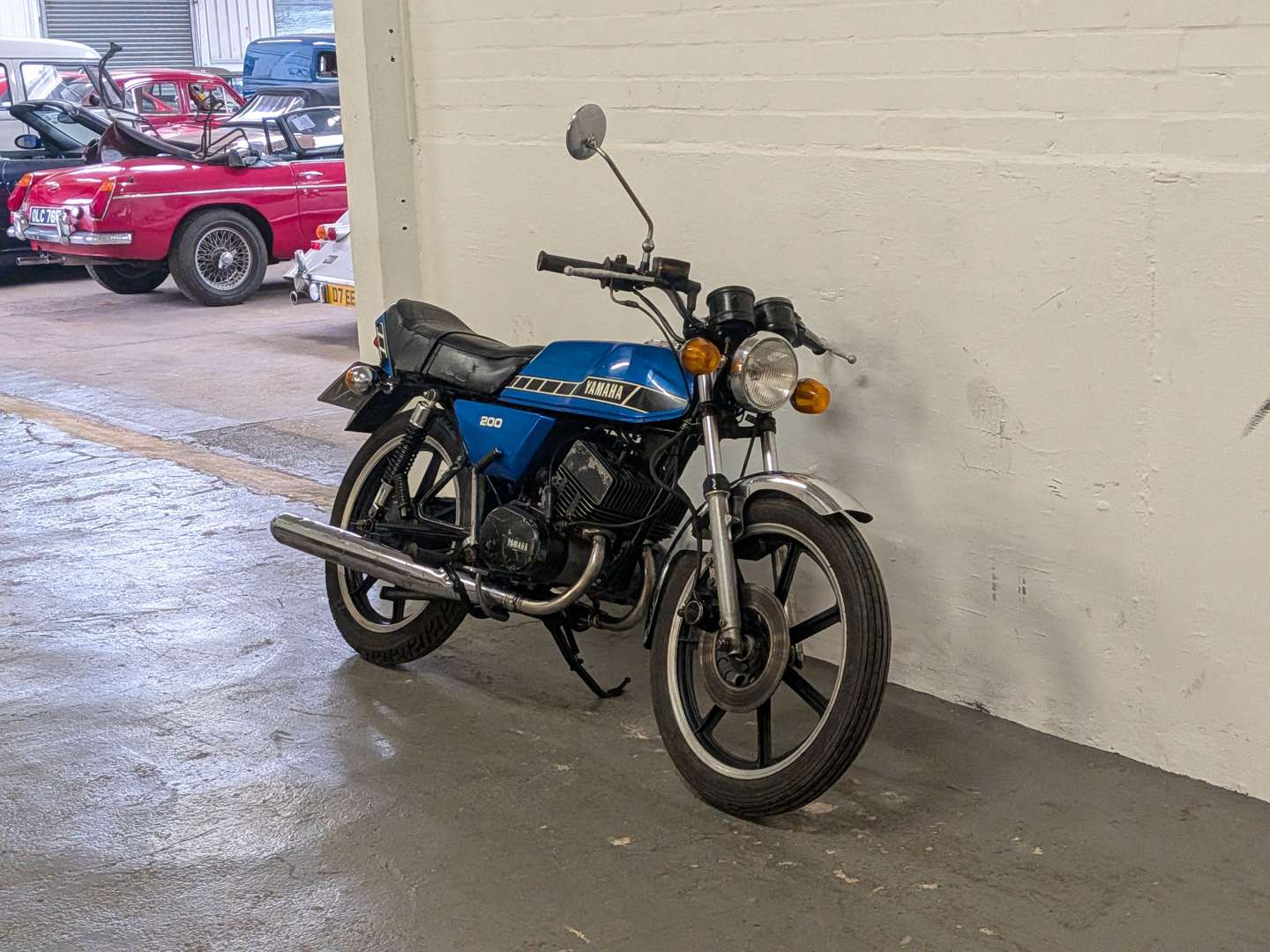 <p>1980 YAMAHA RD200</p>