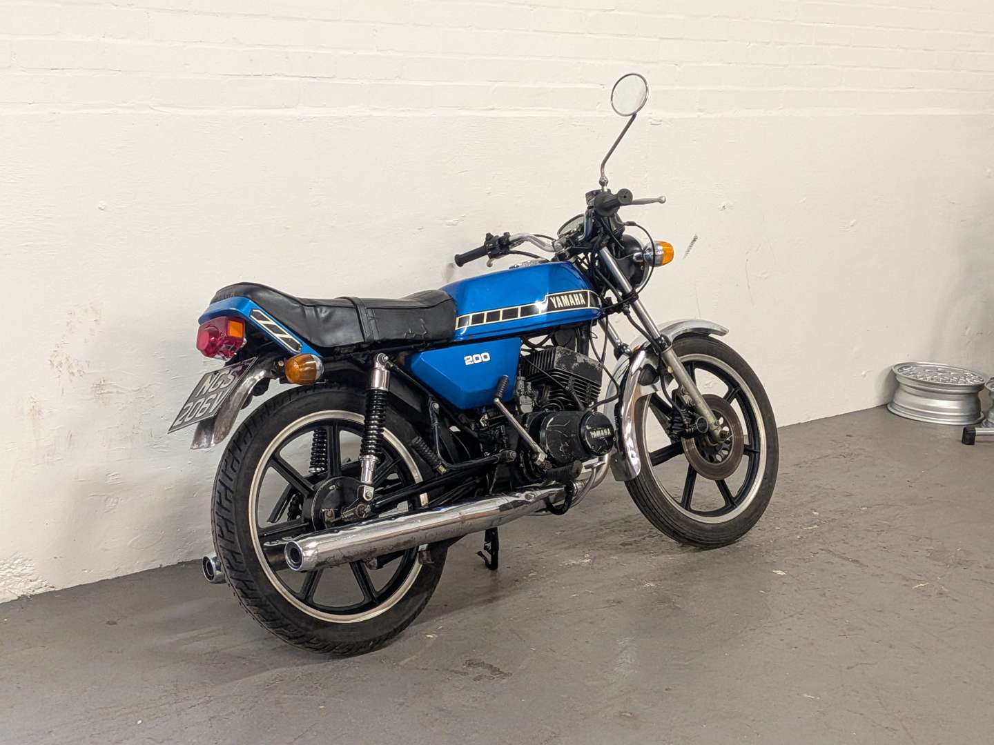 <p>1980 YAMAHA RD200</p>