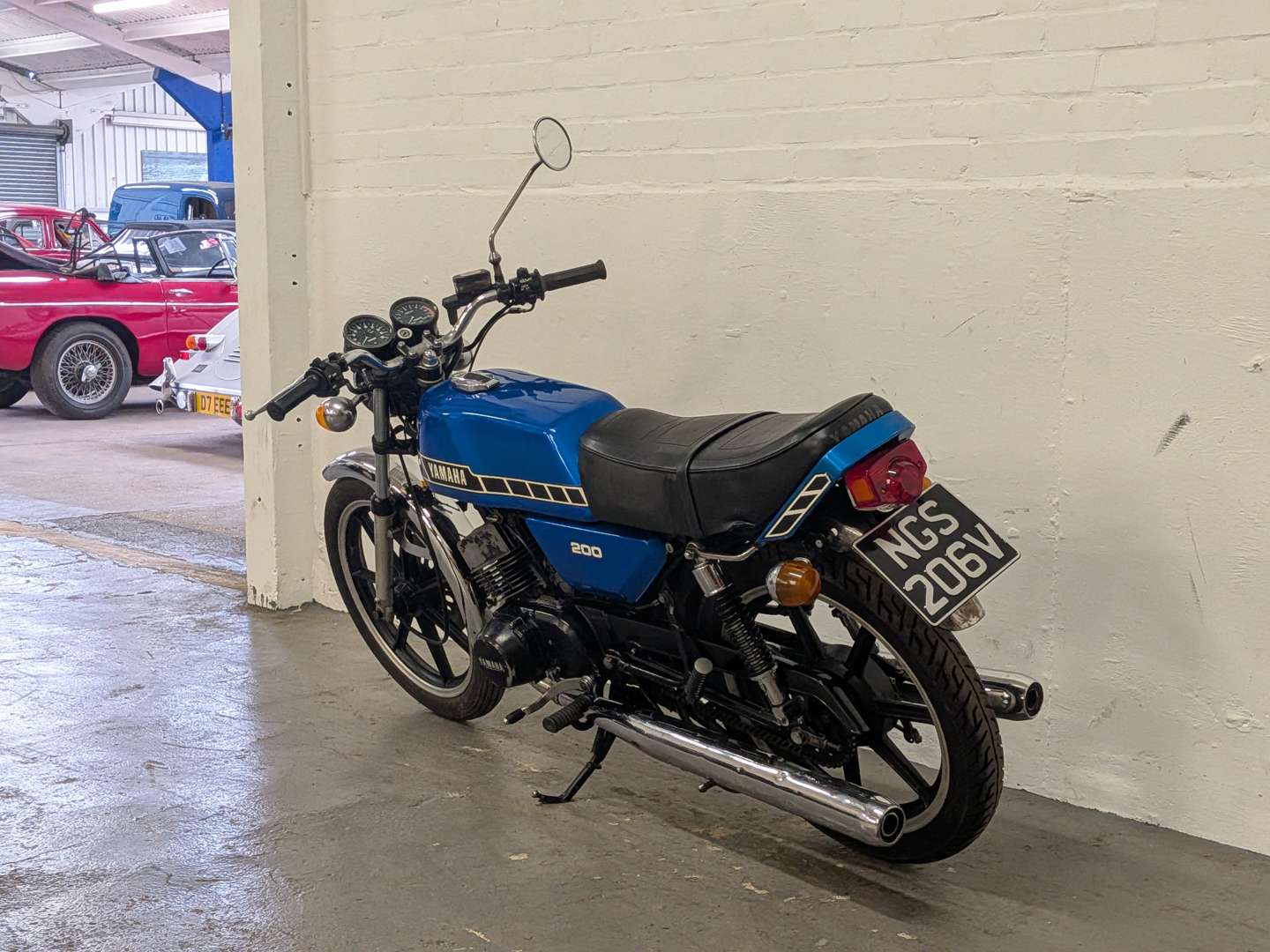 <p>1980 YAMAHA RD200</p>