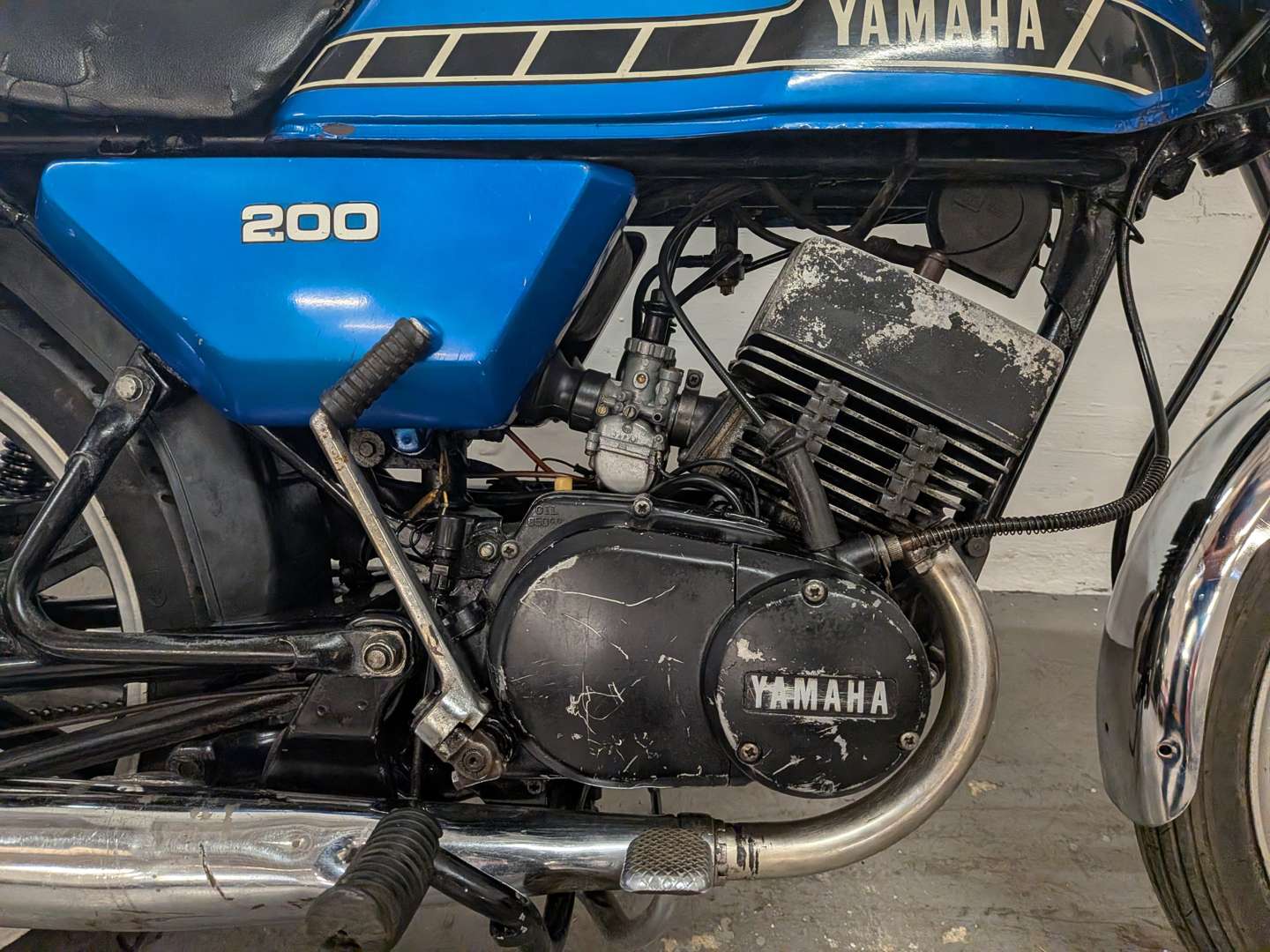 <p>1980 YAMAHA RD200</p>