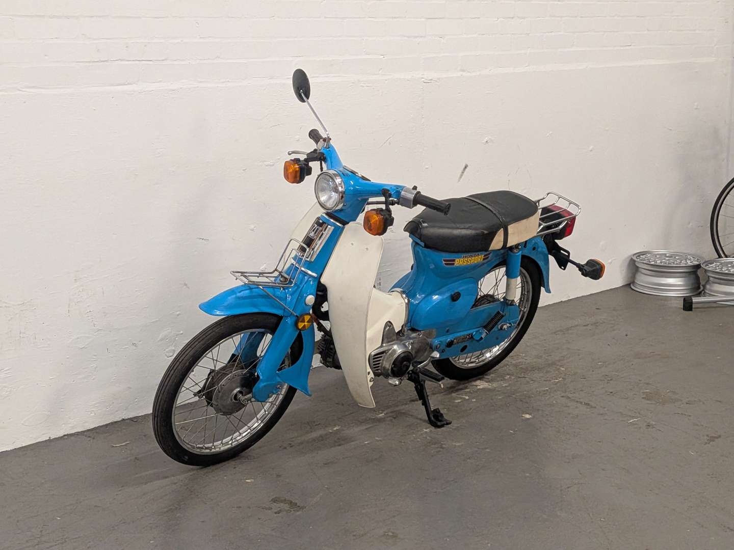 <p>1981 HONDA C70 PASSPORT</p>