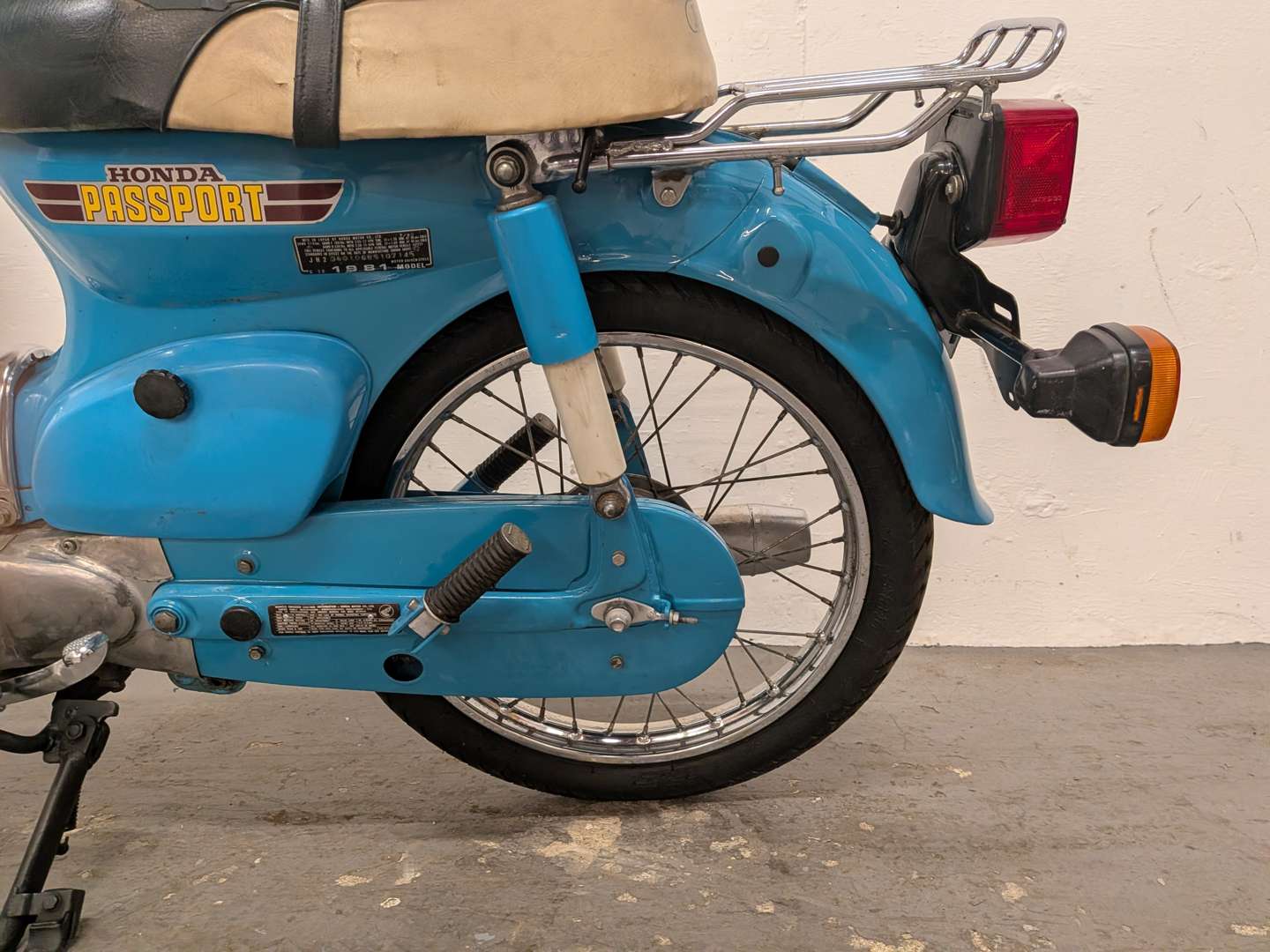 <p>1981 HONDA C70 PASSPORT</p>