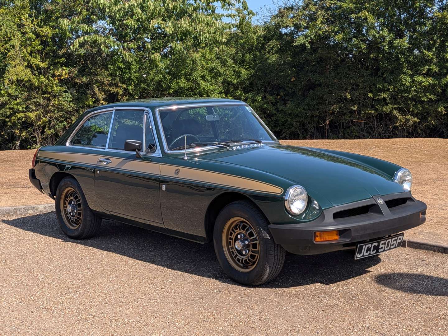 <p>1975 MG B GT JUBILEE</p>