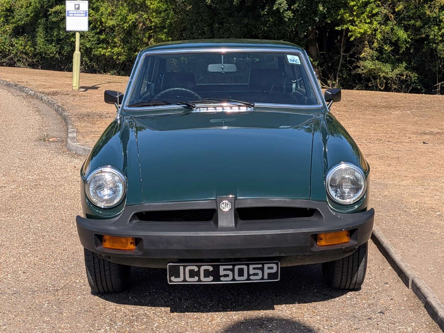 <p>1975 MG B GT JUBILEE</p>